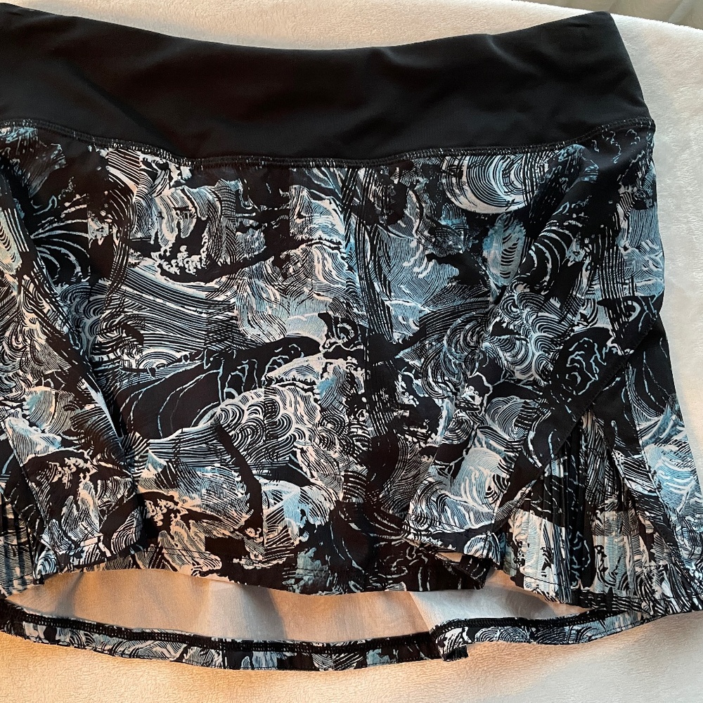 Lululemon Skirt size 6 - Blue/White